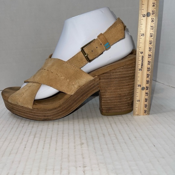 TOMS Women's Sandals Size 8.5 Tan Suede "Ibiza" Platform Buckle Close Open Toe - Picture 9 of 13